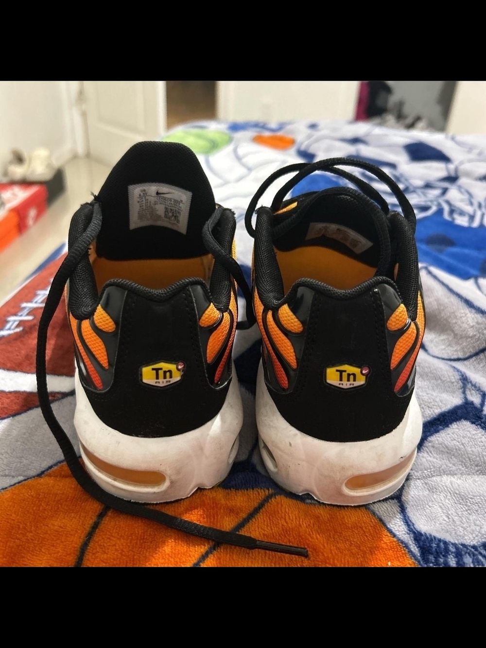 Nike Women's Yellow-to-Orange Gradient Black Accents Air Max Plus SneakersUS 6.5 - Picture 5 of 7